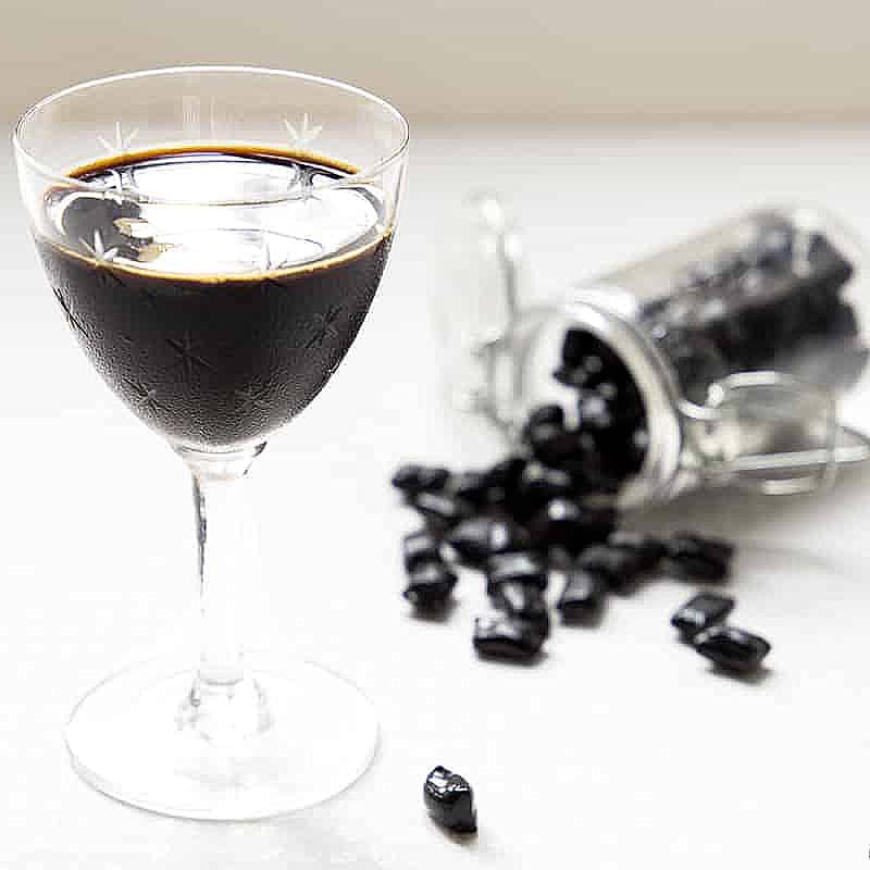 liquore-alla-liquirizia-regali-natale-contemporaneo-food