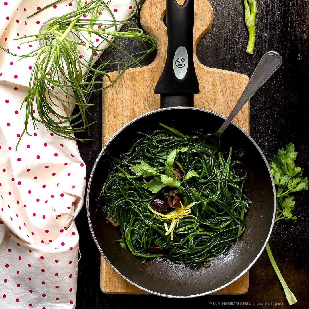 Immagine: Agretti o barba di frate al burro con olive nere