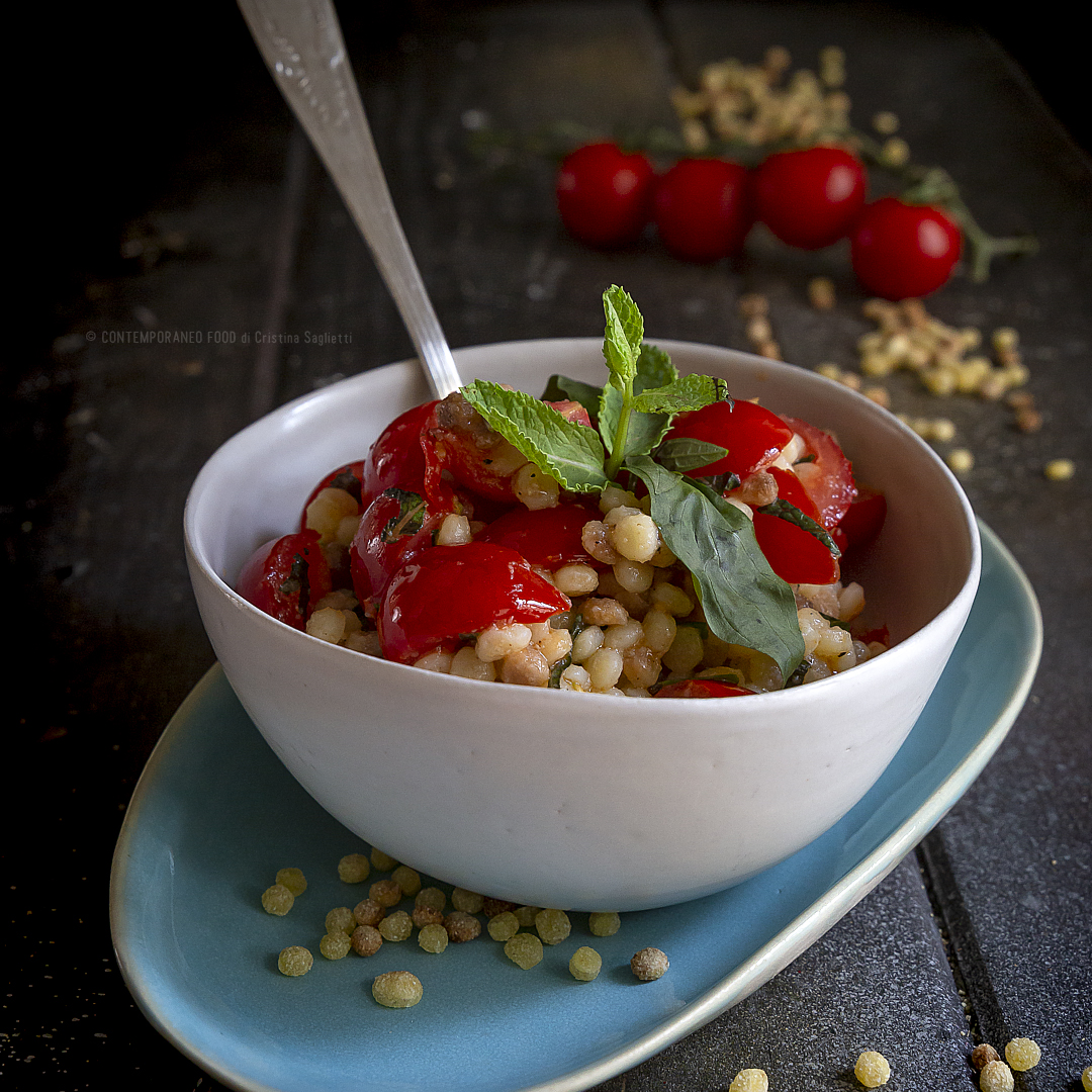 fregola-in-insalata-con-pachino-erbe-aromatiche-primo-estivo-vegetariano-contemporaneo-food