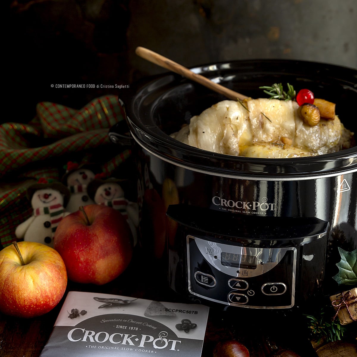 crock-pot-contemporaneo-food-faraona-ripiena-mele-castagne-ricetta-natale-influencer-torino