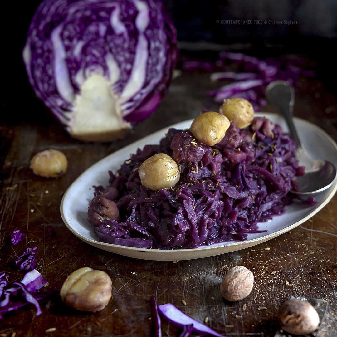 cavolo-rosso-al-vino-rosso-con-castagne-zenzero-cumino-ricetta-vegetariana-veloce-facile-contorno-contemporaneo-food