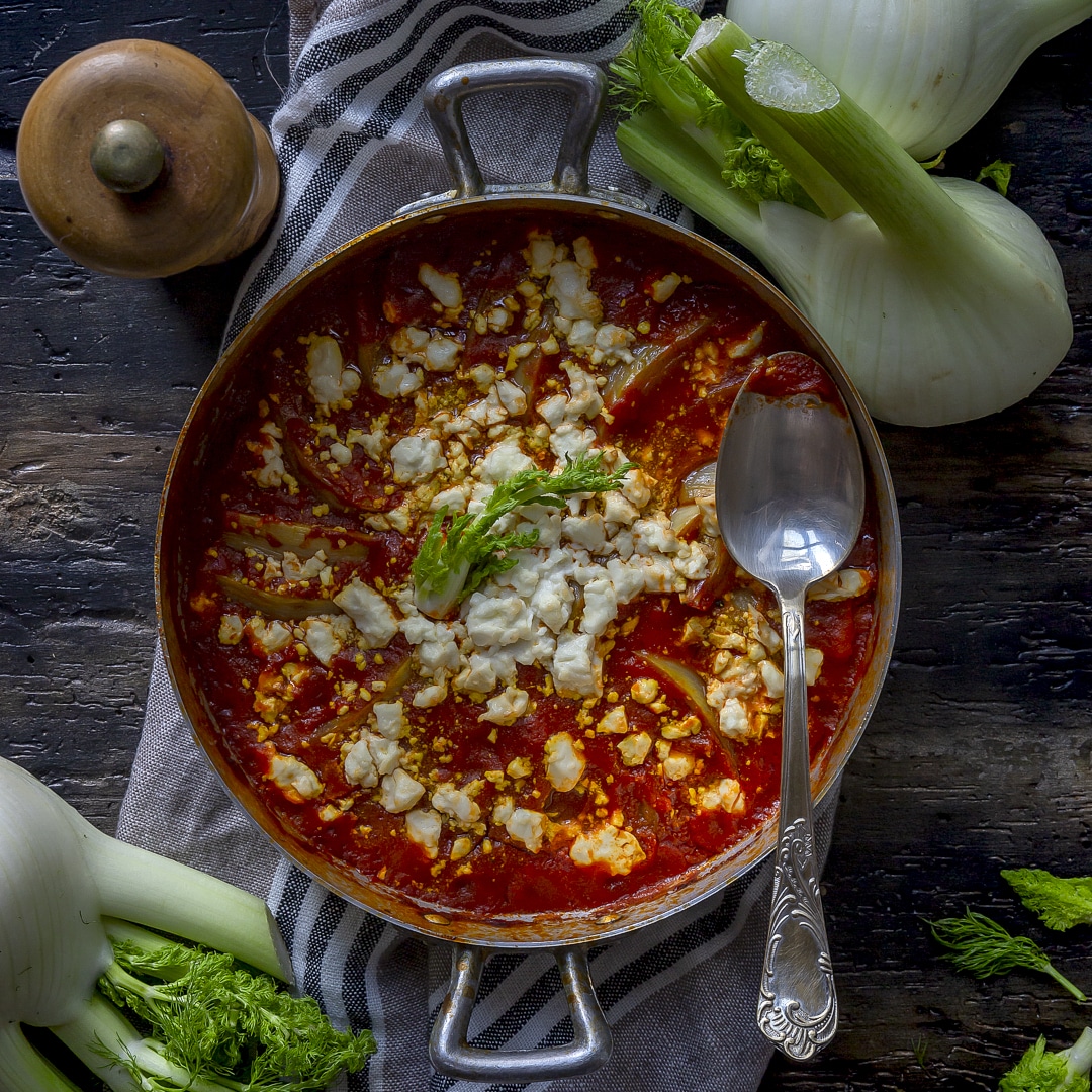 Immagine: Finocchi in umido allo zafferano e pomodoro con feta greca