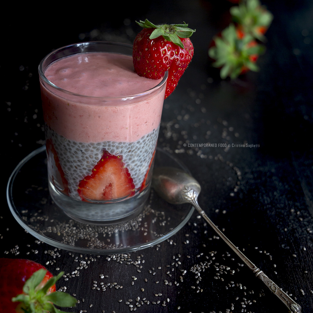pudding-fragole-semi-di-chia-al-latte-di-cocco-superfood-ricetta-facile-contemporaneo-food