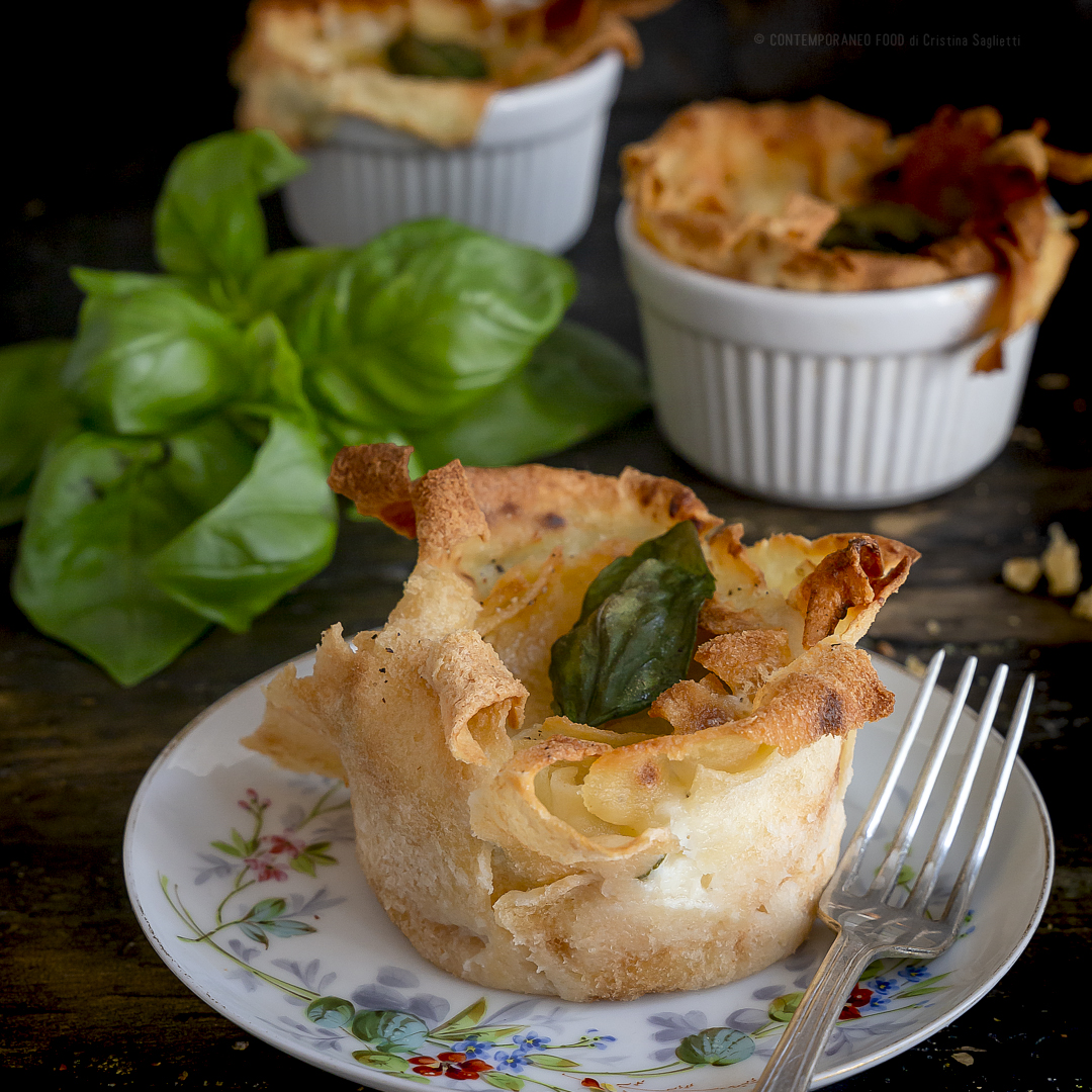 cestini-di-pane-carasau-con-stracchino-basilico-sale-affumicato-antipasto-estivo-piatto-unico-vegetariano-contemporaneo-food