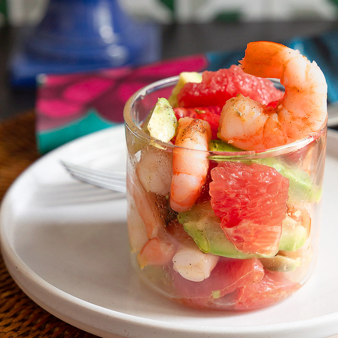 avocado-pompelmo-rosa-gamberetti-antipasto-di-pesce-estivo-facile-veloce-senza-cottura-contemporaneo-food