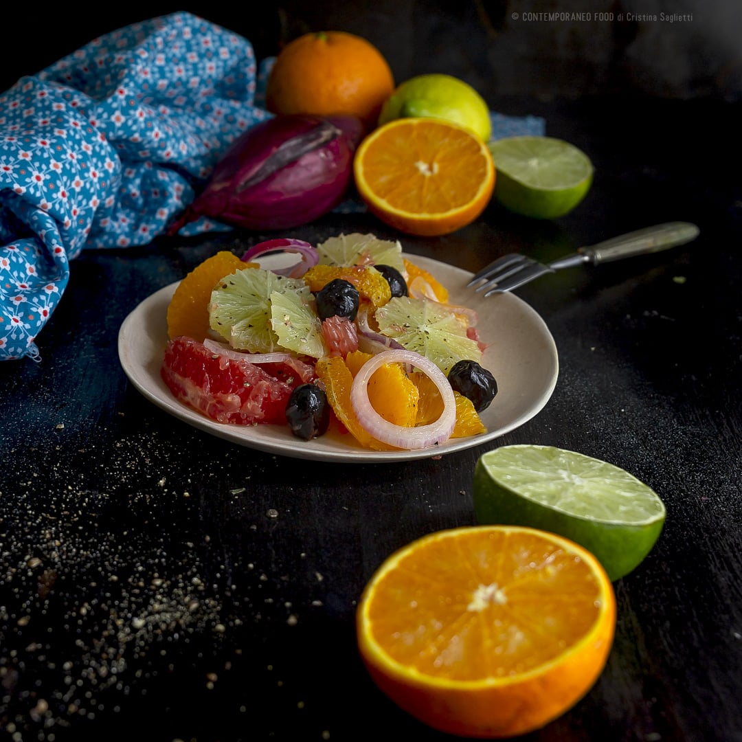 insalata-di-agrumi-cipolla-di-tropea-olive-nere-ricetta-facile-veloce-con-la-frutta-vegetariana-contemporaeo-food