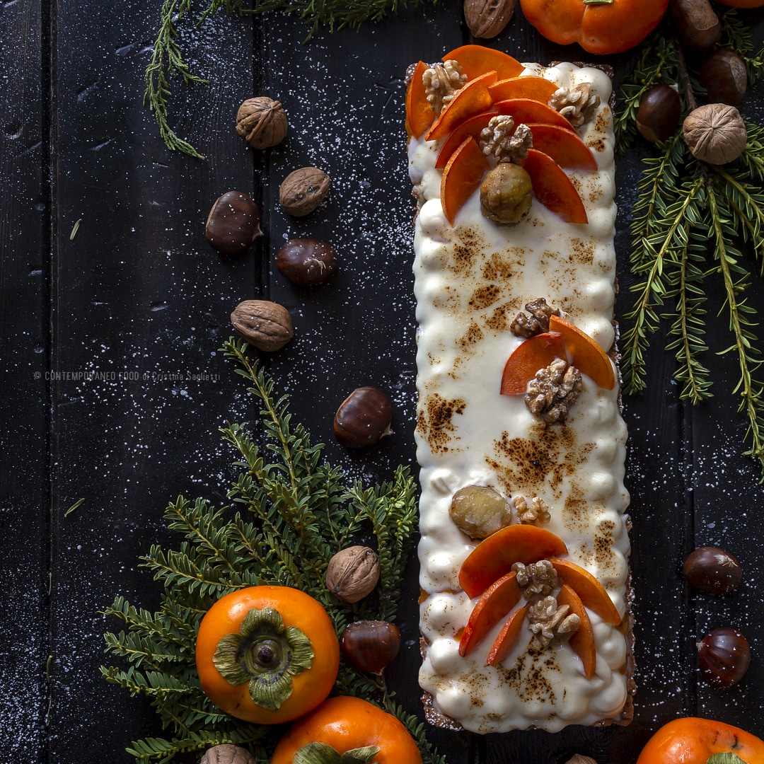 Immagine: Crostata di castagne e farina di farro con noci, coulis di cachi al Rum e crema brulé di mascarpone allo sciroppo d’acero e vaniglia