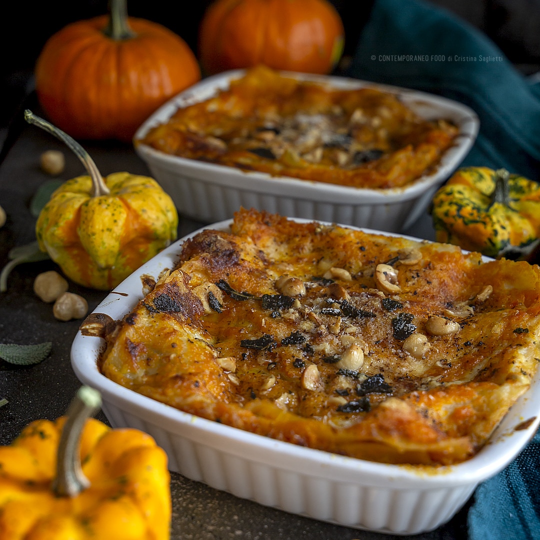 lasagne-crema-di-zucca-burro-bruno-alla-salvia-nocciole-tostate-ricetta-primo-piatto-vegetariano-facile-contemporaneo-food