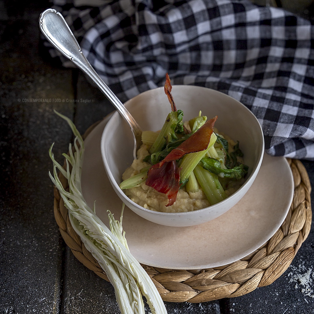 crema-di-ceci-con-cardi-spadellati-speck-croccante-primo-piatto-antipasto-ricetta-facile-contemporaneo-food