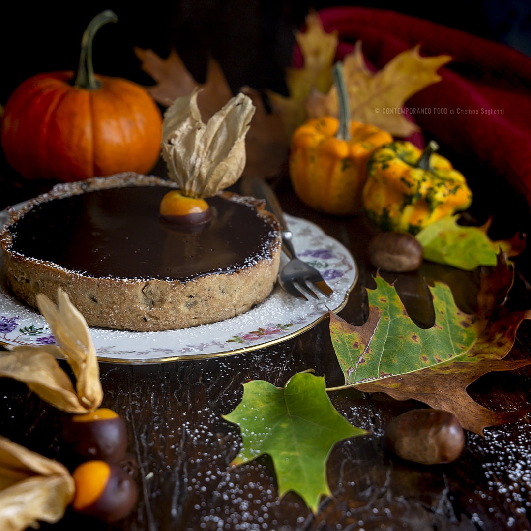 crostata-con-ganache-cioccolato-rum-purea-di-zucca-caramellata-castagne-cristallizzate-al-rum-con-farina-di-castagne-dolce-dessert-natale-contemporaneo-food