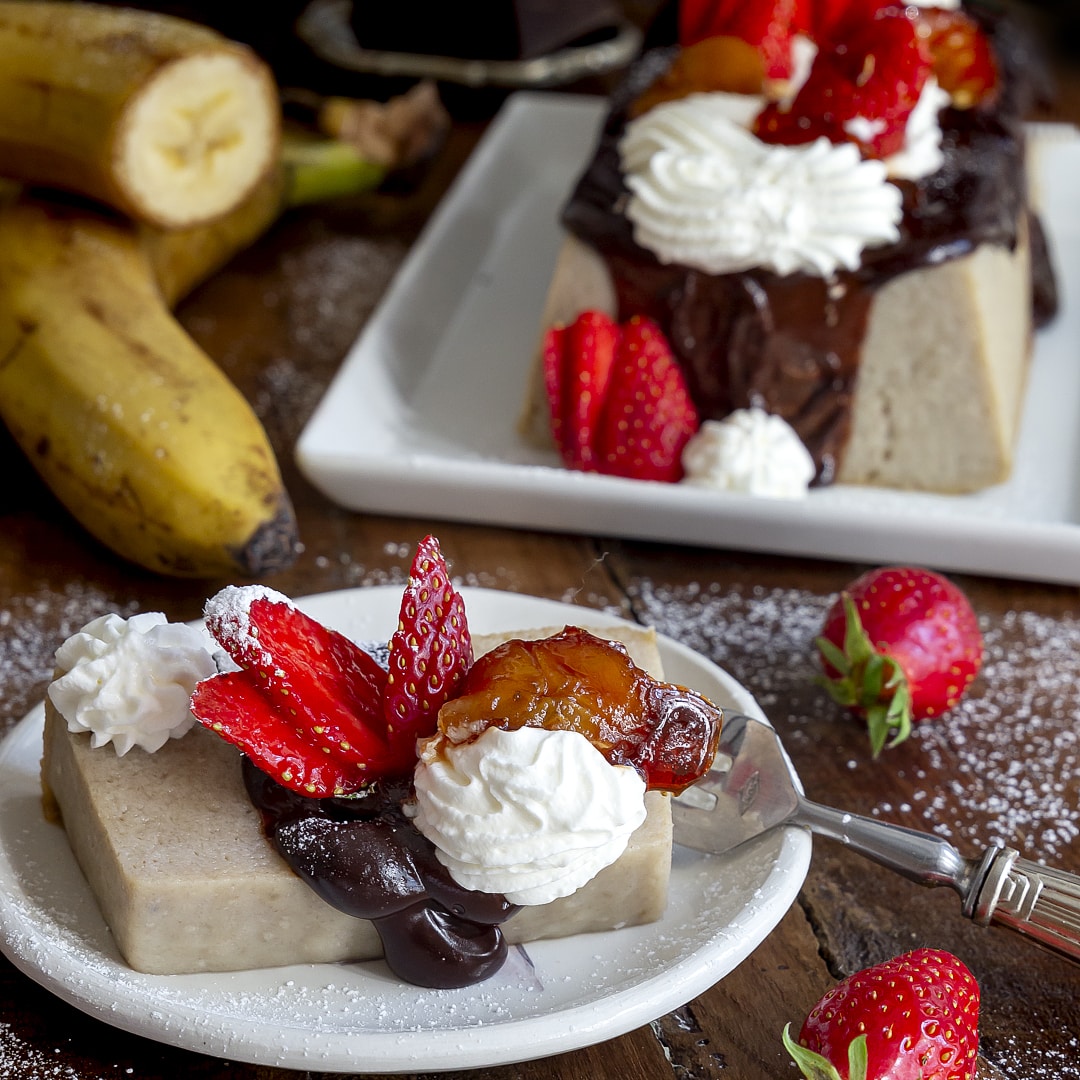 budino-di-banane-con-ganache-cioccolato-rum-fragole-dolce-facile- contemporaneo-food