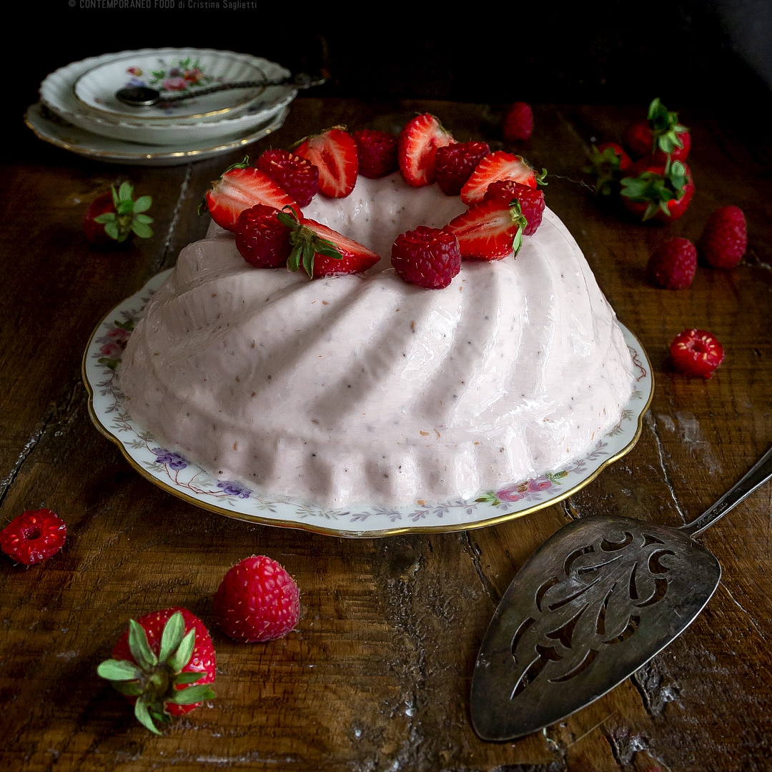 budino-alle-fragole-lamponi-con-latte-condensato-non-zuccherato-dessert-facile-veloce-contemporaneo-food
