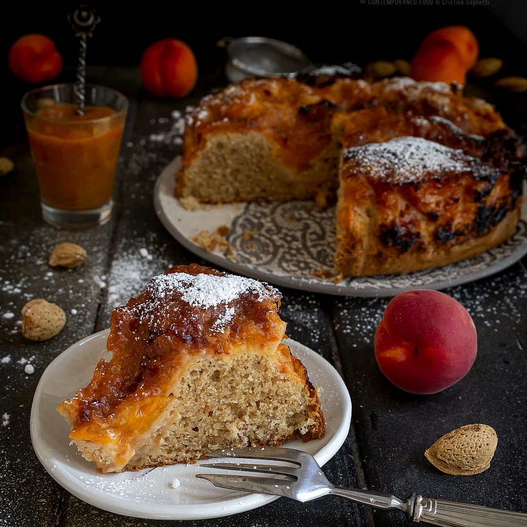 torta-soffice-alle-albicocche-e-mandore-ricetta-merenda-facile-contemporaneo-food