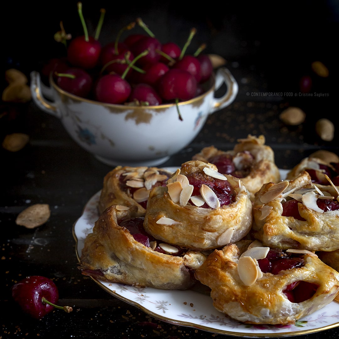 fagottini-alle-ciliegie-e-sfoglia-ricetta-facile-veloce-merenda-colazione-contemporaneo-food