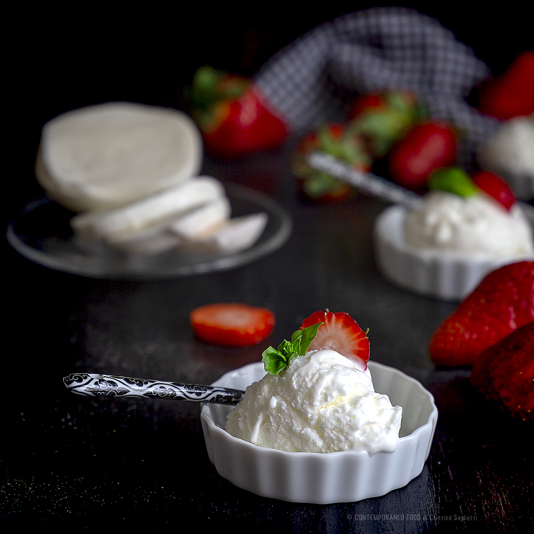 gelato-alla-mozzarella-di-bufala-con-fragole-ricetta-facile-antipasto-estivo-contemporaneo-food