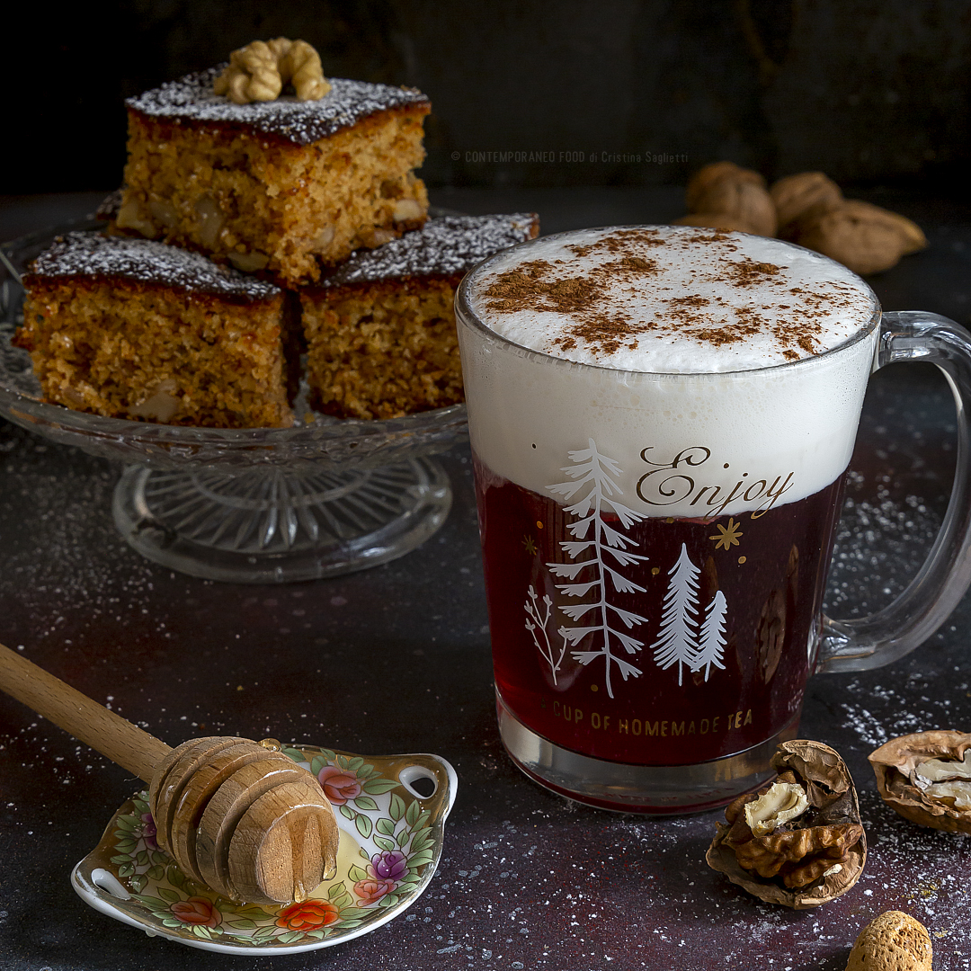 blondies-biscotti-miele-noci-con-cocktail-caldo-karkadé-latte-alla-mandorla-cocktail-contemporaneo-food-bartender-torino