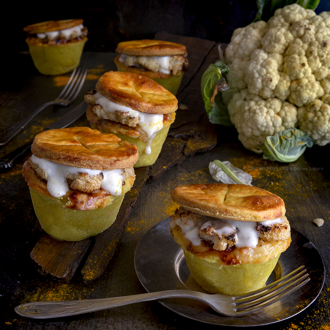 cavolfiore-al-forno-con-Camembert-e-besciamella-in cestini-di-frolla-salata-a-caldo-antipasto-caldo-facile-contemporaneo-food