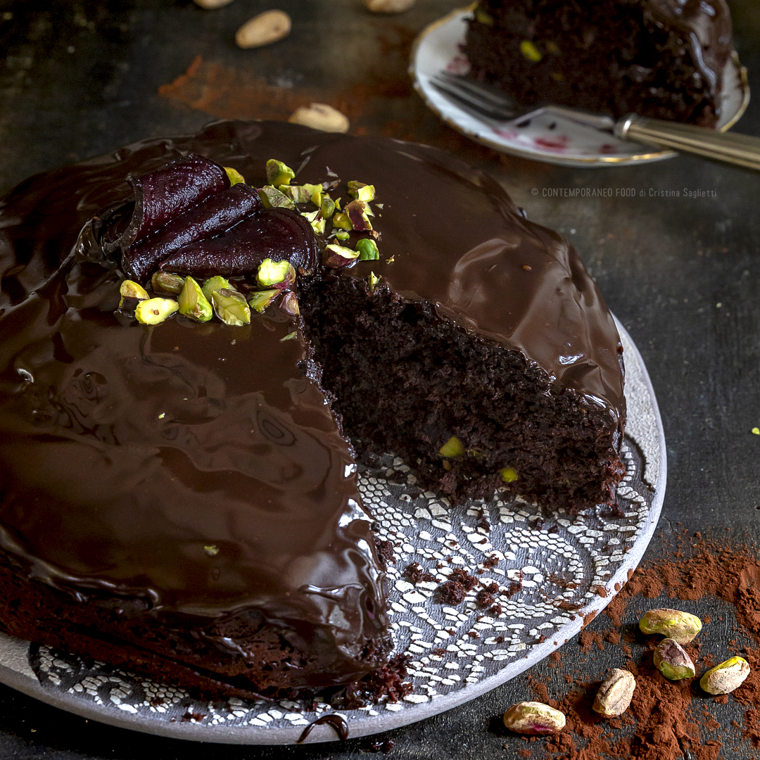 torta-cioccolato-e-barbabietola-con-pistacchi-merenda-brunch-ricette-facili-contemporaneo-food