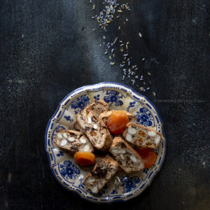 https://www.contemporaneofood.com/cantucci-al-cioccolato-e-datteri/