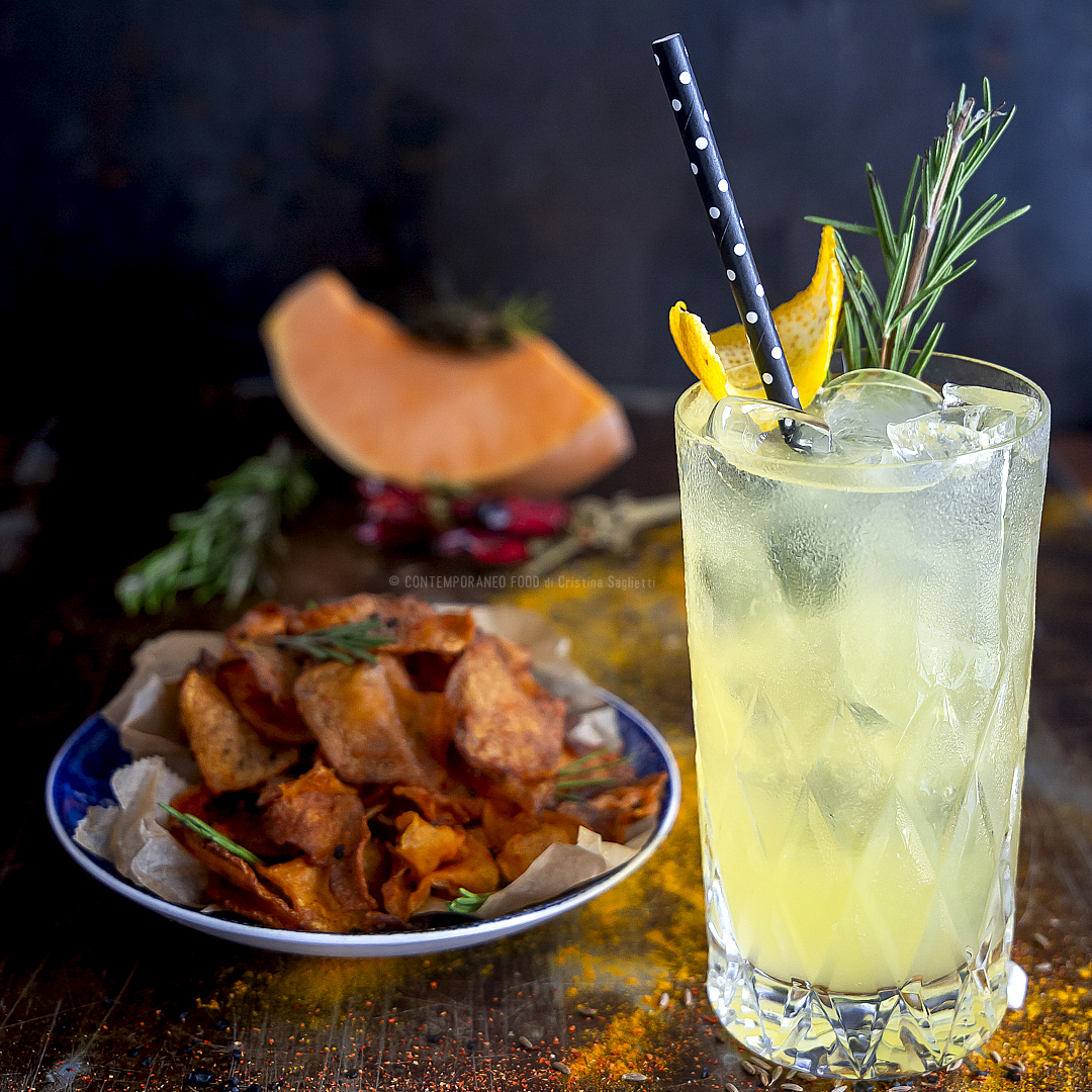 chips-zucca-cocktail-gin-prosecco-arancia-sciroppo-rosmarino-aperitivo-merenda-ricetta-facile-veloce-contemporaneo-food