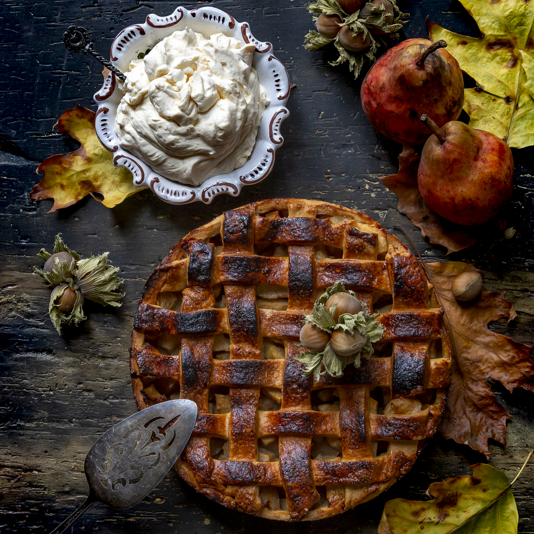 Immagine: Pie di pere con crosta alle nocciole e chantilly allo zabaione