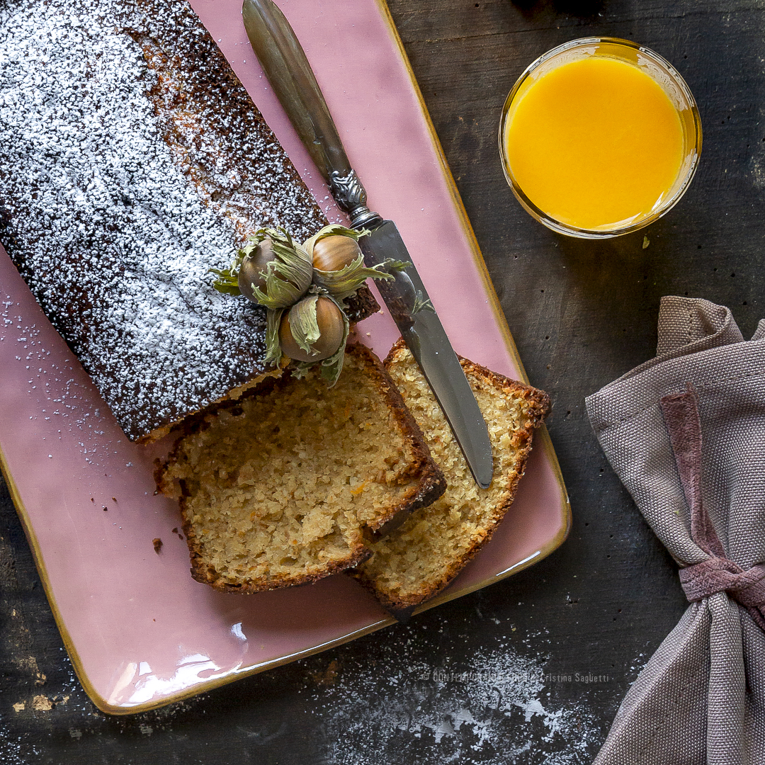 Immagine: Plumcake alle nocciole, yogurt e arancia