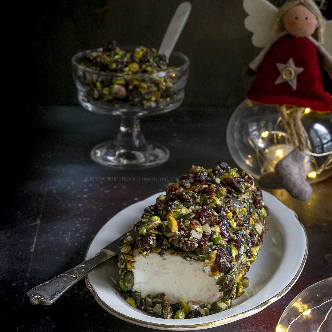 formaggio-fresco-pistacchi-semi-di-zucca-mirtilli-rossi-antipasto-facile-natale-contemporaneo-food