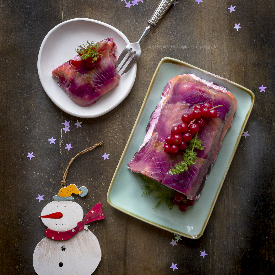 Immagine: Terrina di salmone affumicato, cremoso al formaggio, aneto e barbabitola