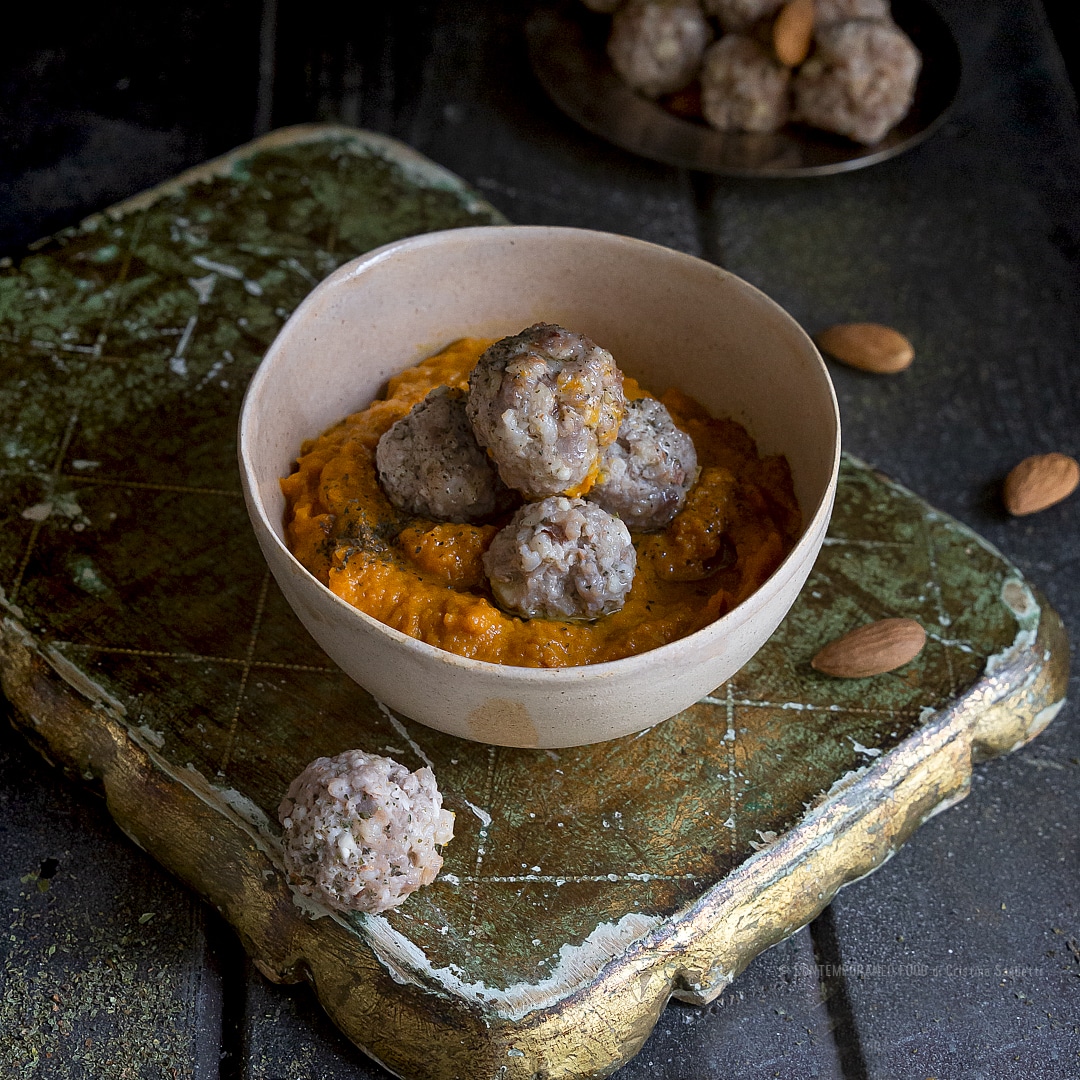 crema-di-carote-arrosto-con-polpettine-menta-mandorle-piatto-unico-facile-sano-contemporaneo-food