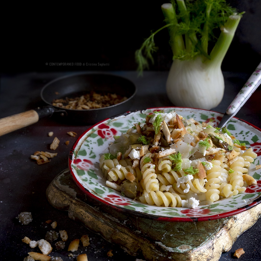 pasta-ragù- finocchi-crumble-pane-feta-primo-vegetariano-contemporaneo-food
