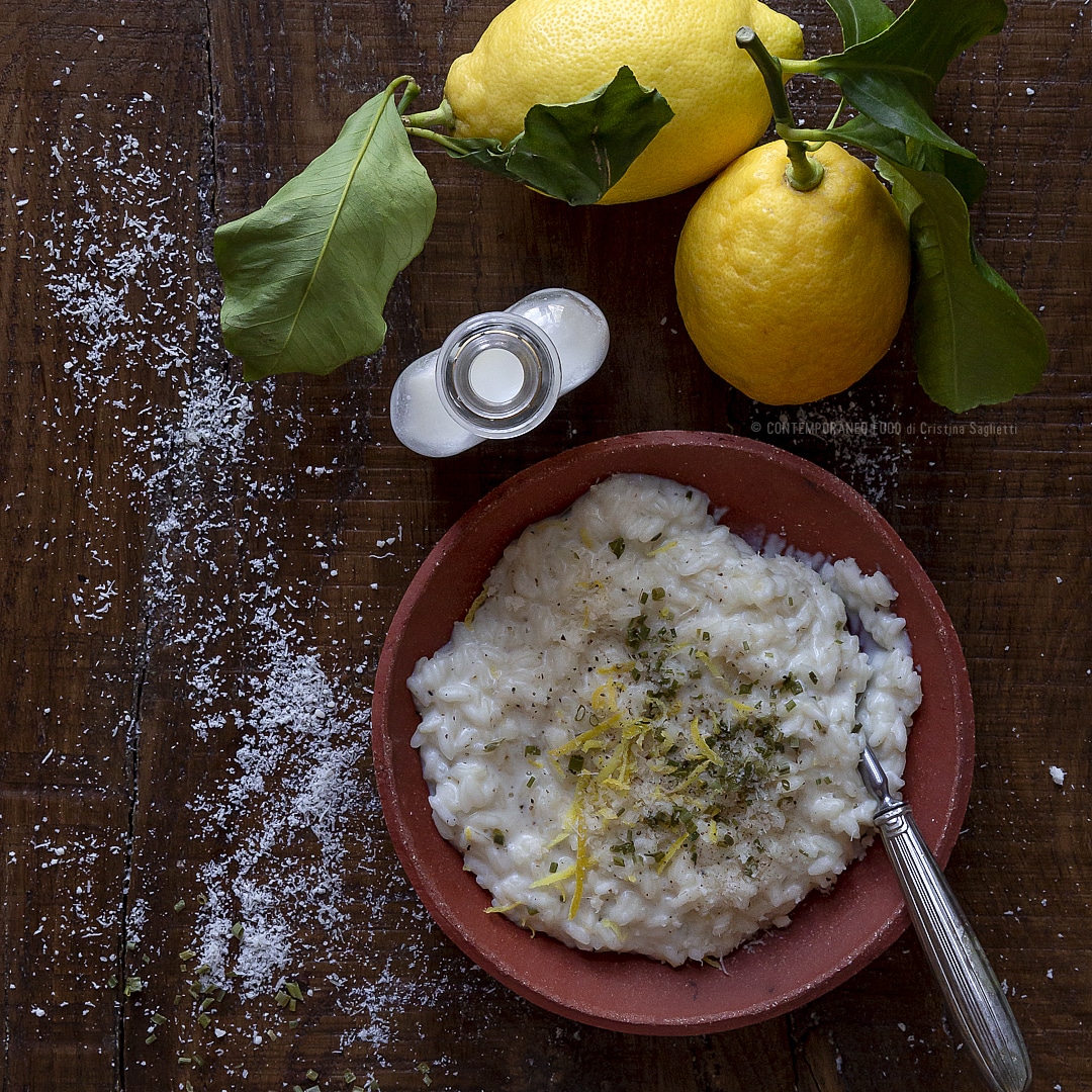 Immagine: Risotto al latte e parmigiano al profumo di zest di limone ed erba cipollina