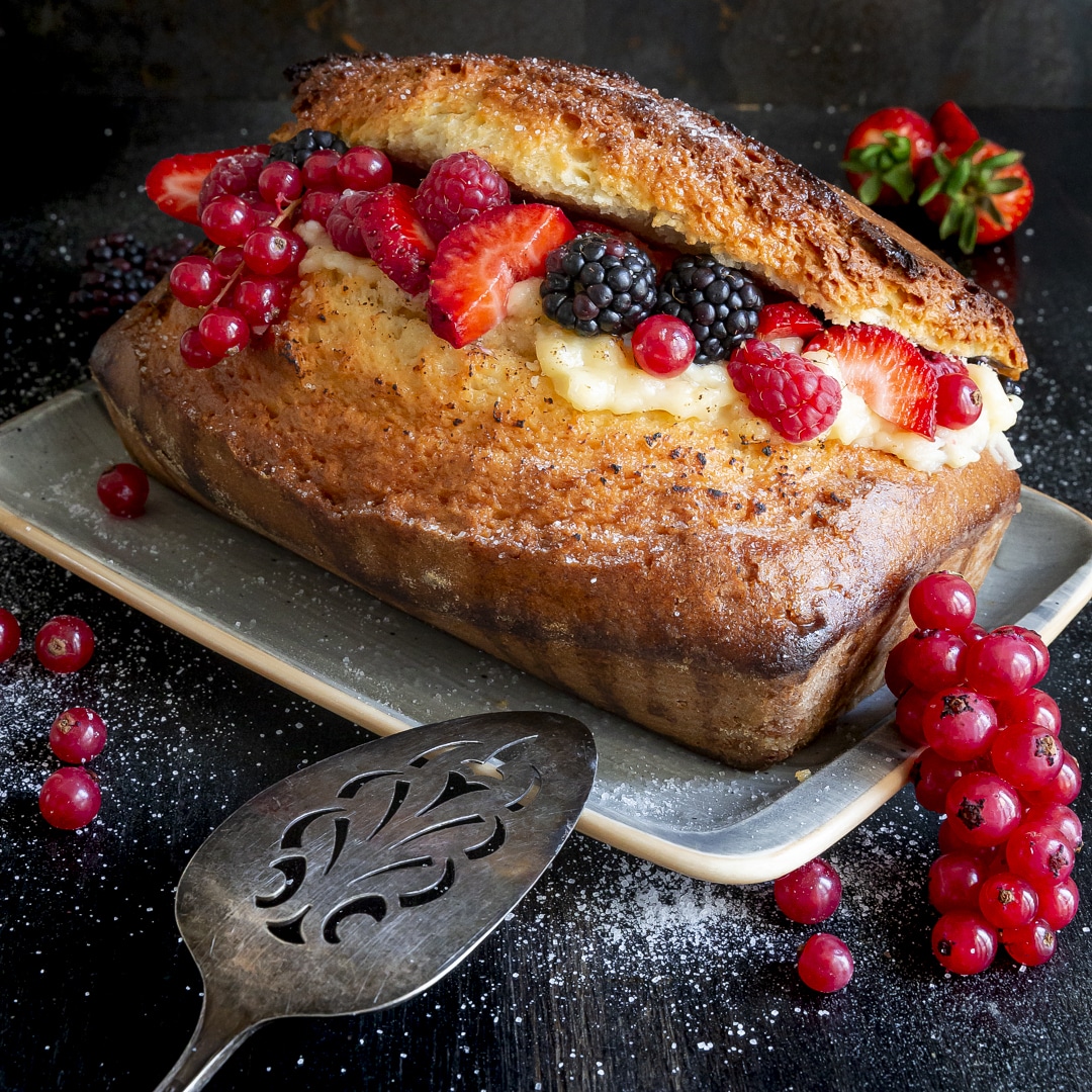plumcake-con-creme-brulé-frutti-di-bosco-e-bagna-al-rum-merenda-facile-frutta-fresca--contemporaneo-food