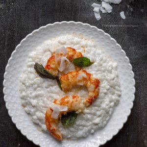 risotto-al-latte-di-cocco-gamberi-piccanti-spadellati-alla-menta-primo-piatto-facile-contemporaneo-food