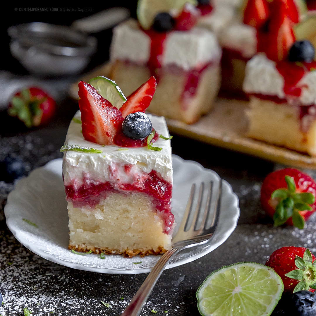 torta-yogurt-greco-senza-uova-cocco-fragole-dolce-facile-contemporaneo-food