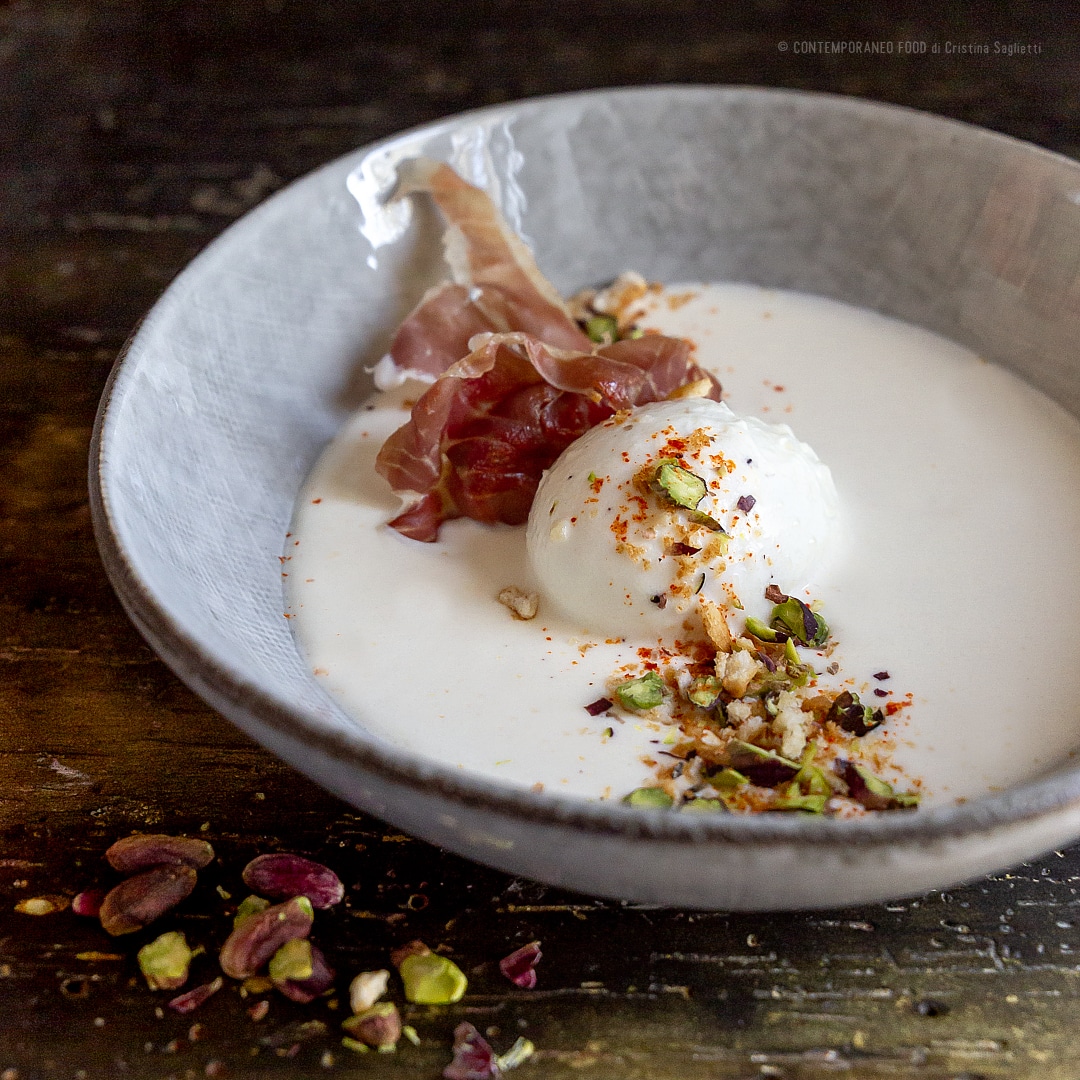 uovo-barzotto-con-vellutata-al-parmigiano-pistacchi-e-crumble-piccante-piatto-unico-primavera-facile-contemporaneo-food