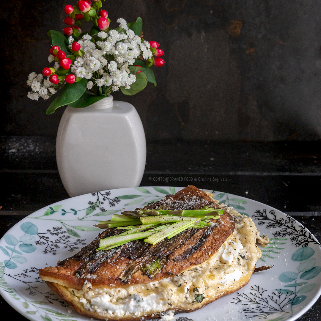 omelette-souffle-con-asparagi-ricotta-bufala-ricetta-facile-veloce-vegetariana-contemporaneo-food