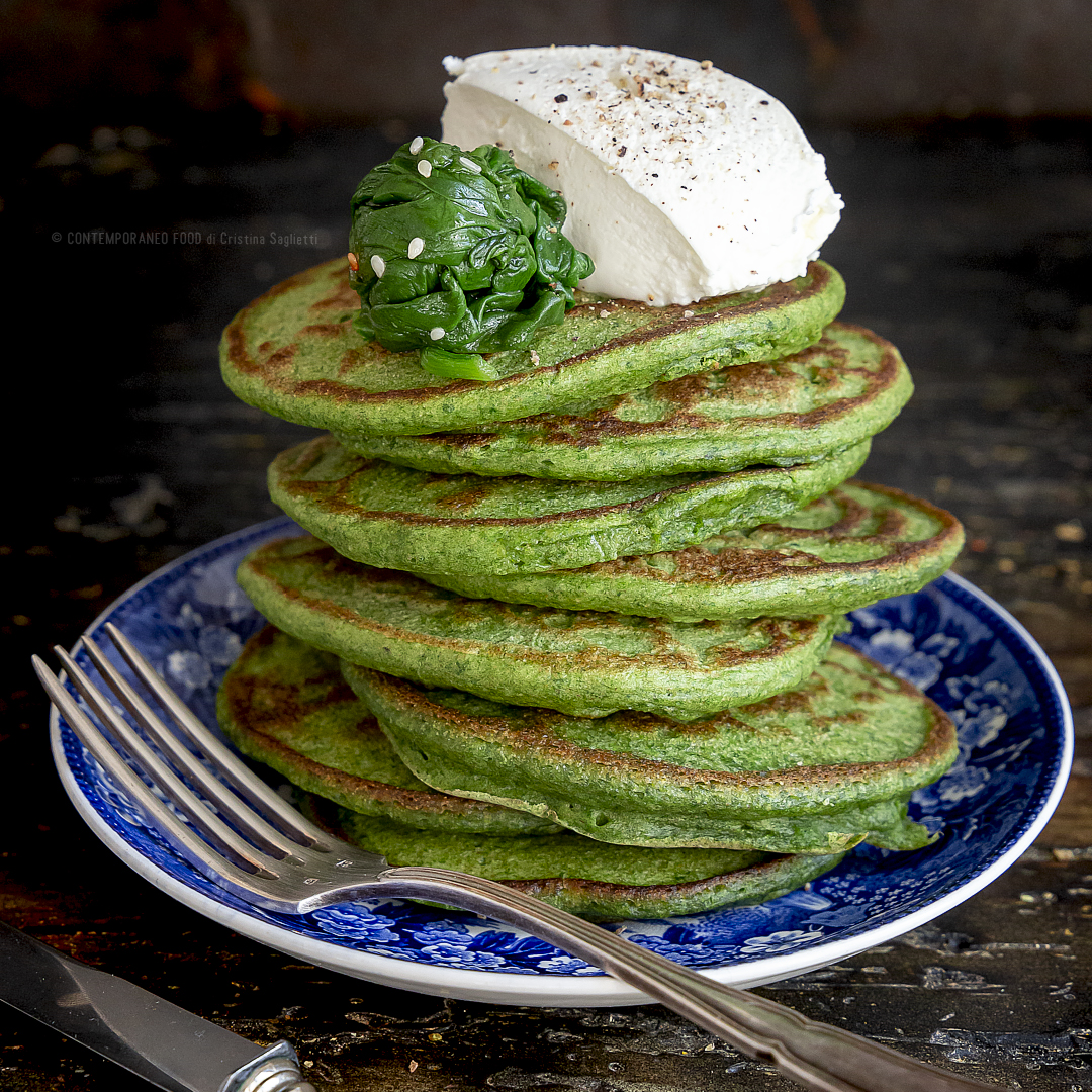 pancakes-salati-spinaci-ricette-facili-veloci-vegetriane-brunch-contemporaneo-food