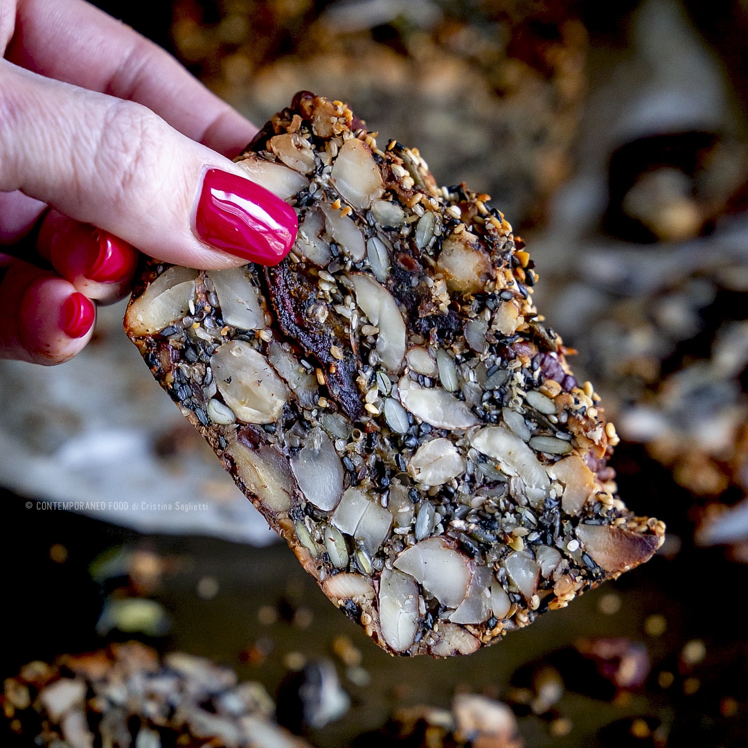 pane-nordico-età-della-pietra-spuntino-snack-fit-pre-allenamento-proteico-facile-contemporaneo-food