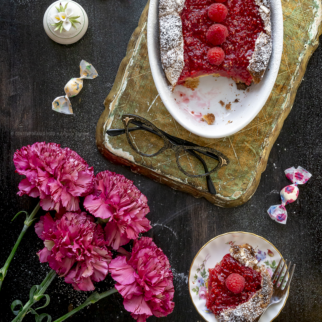 Immagine: Pudding ai lamponi con la colomba di Pasqua