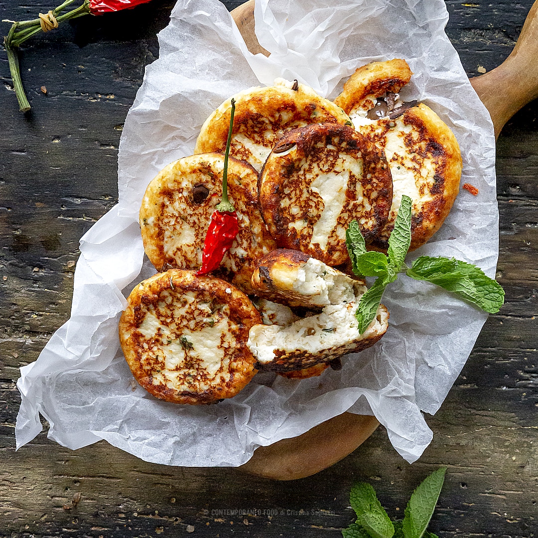 Immagine: Crocchette di ricotta, olive nere e menta