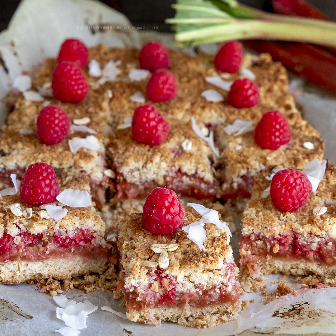 torta-crumble-lamponi-rabarbaro-farina-di-cocco-farina-di-avena-merenda-colazione-dolce-facile-contemporaneo-food