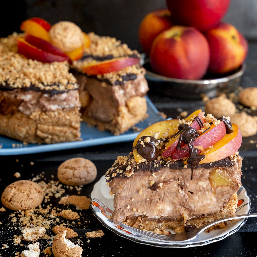 cheesecake-variegata-pesche-cioccolato-amaretto-dolce-senza-cottura-facile-estivo-contemporaneo-food