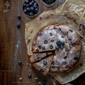 torta-more-e-mirtilli-con-tahina-cardamomo-dolce-facile-merenda-colazione-contemporaneo-food