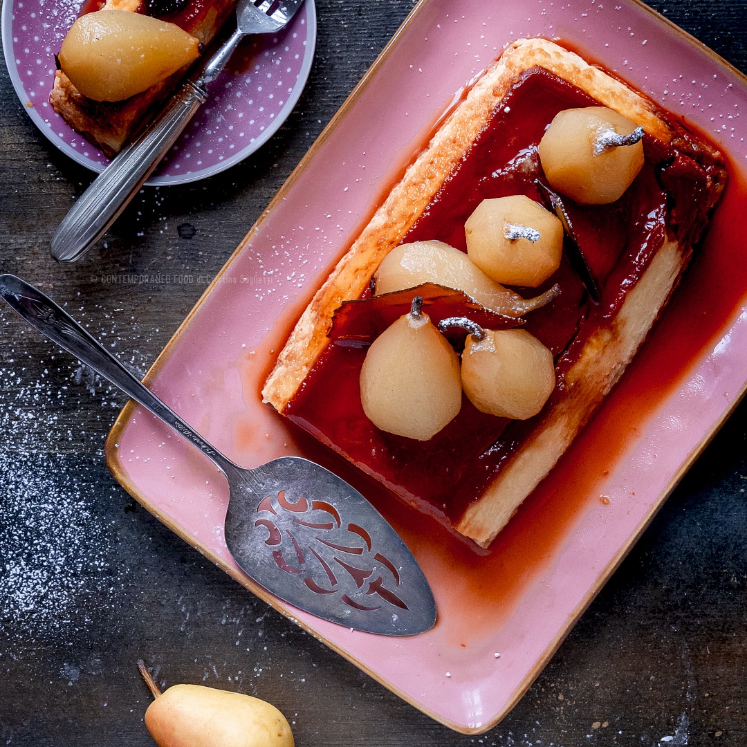 Immagine: Flan al mascarpone e vaniglia con pere cotte speziate al profumo di limone