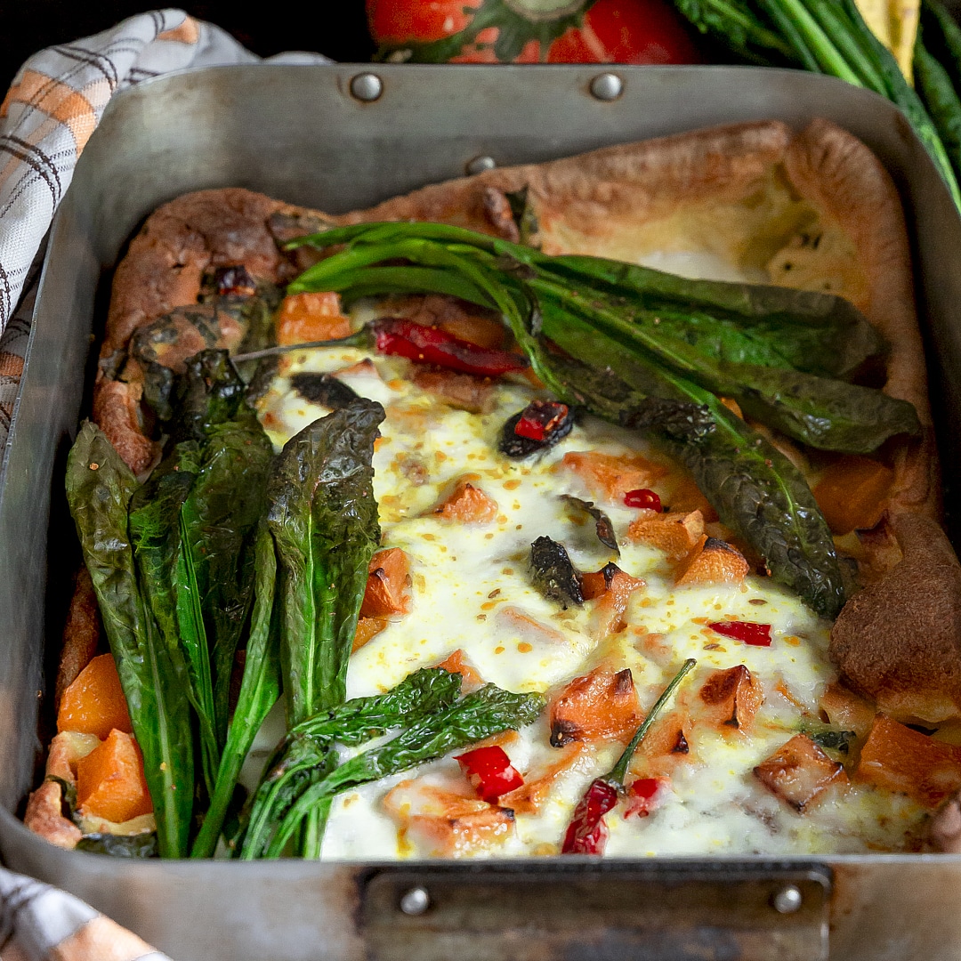 dutch-baby-pancake-salato-zucca-stracchino-cavolo-nero-aglio-nero-piatto-unico-vegetariano-brunch-contemporaneo-food