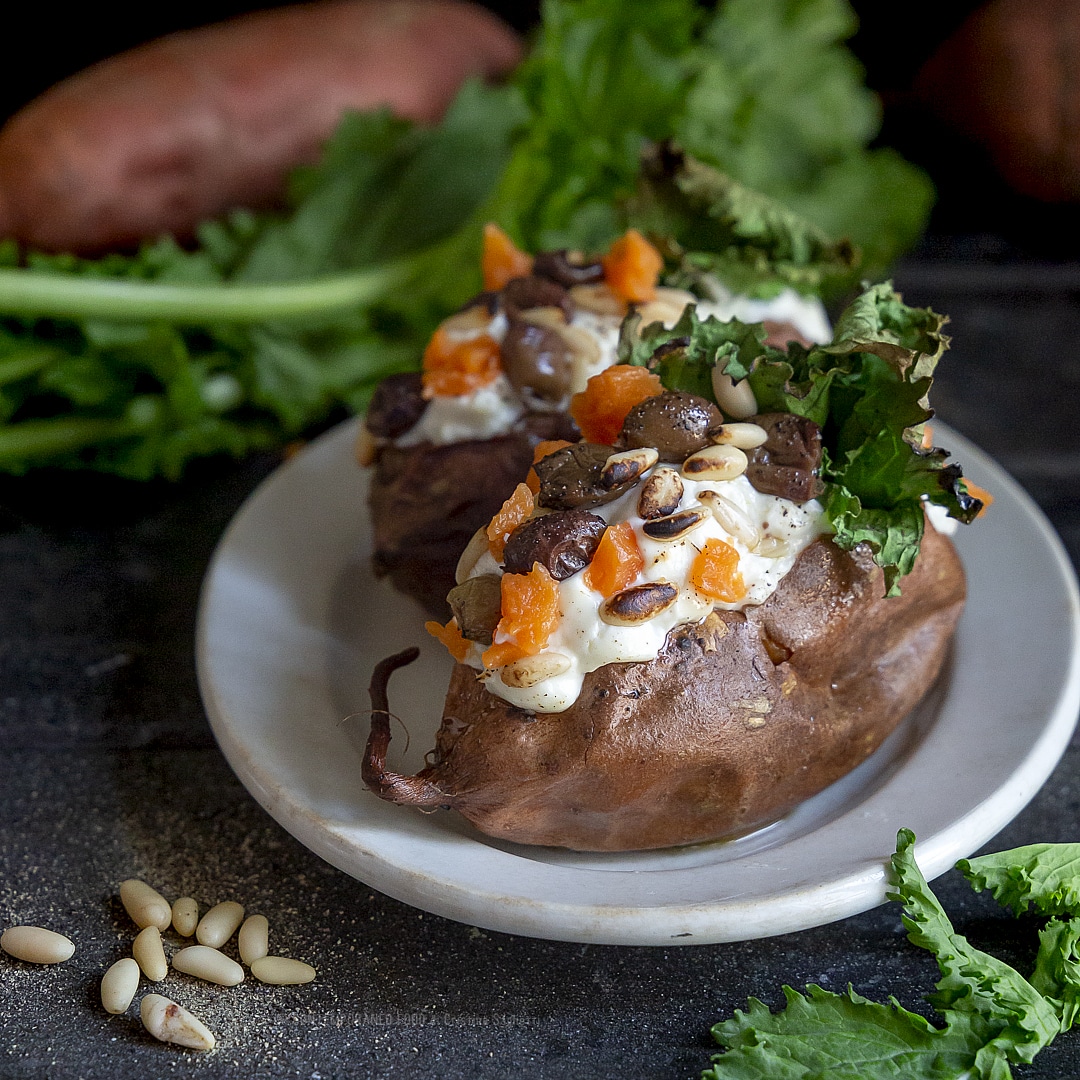 patata-dolce-farcita-pinoli-taggische-piatto-unico-vegetariano-contemporaneo-food