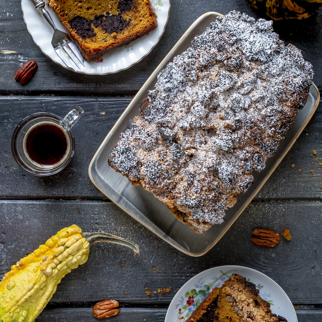 Immagine: Plumcake caffè e zucca con cuore fondente e streusel alle noci Pecan e vaniglia