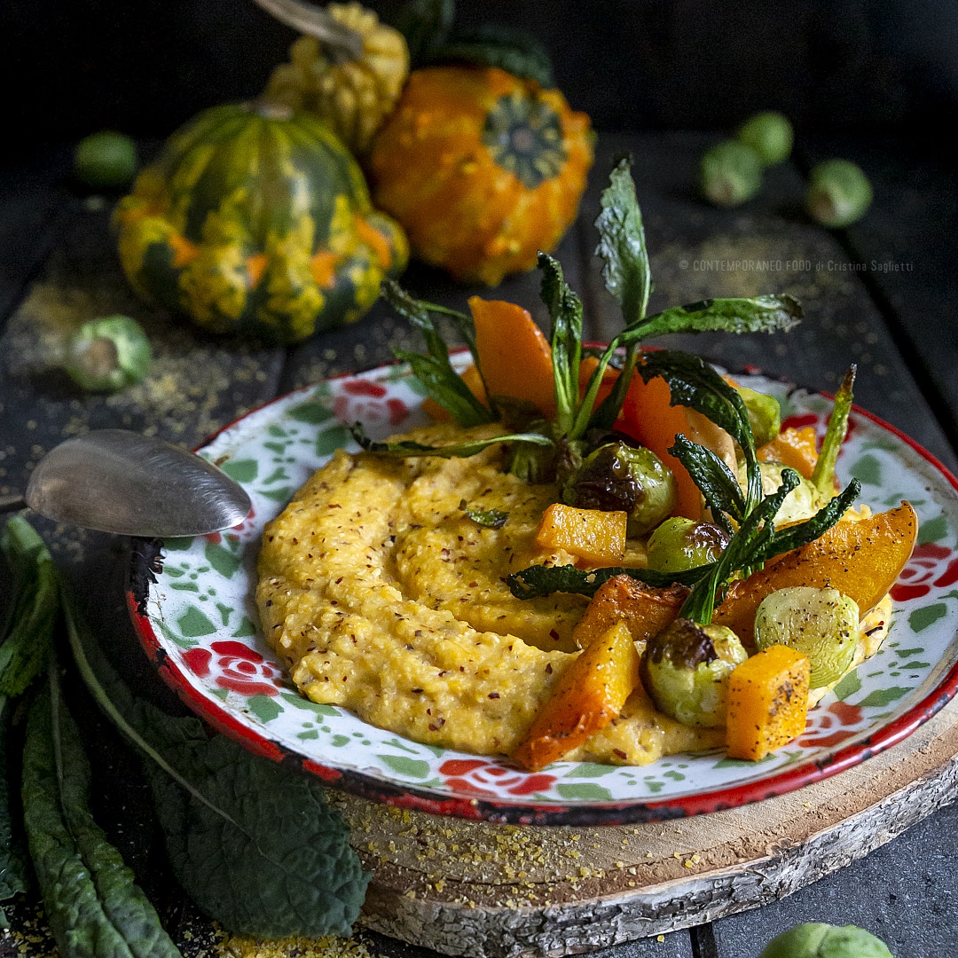polenta-alla-zucca-con-chips-di-cavolo-nero-ricetta-vegetariana-facile-contemporaneo-food