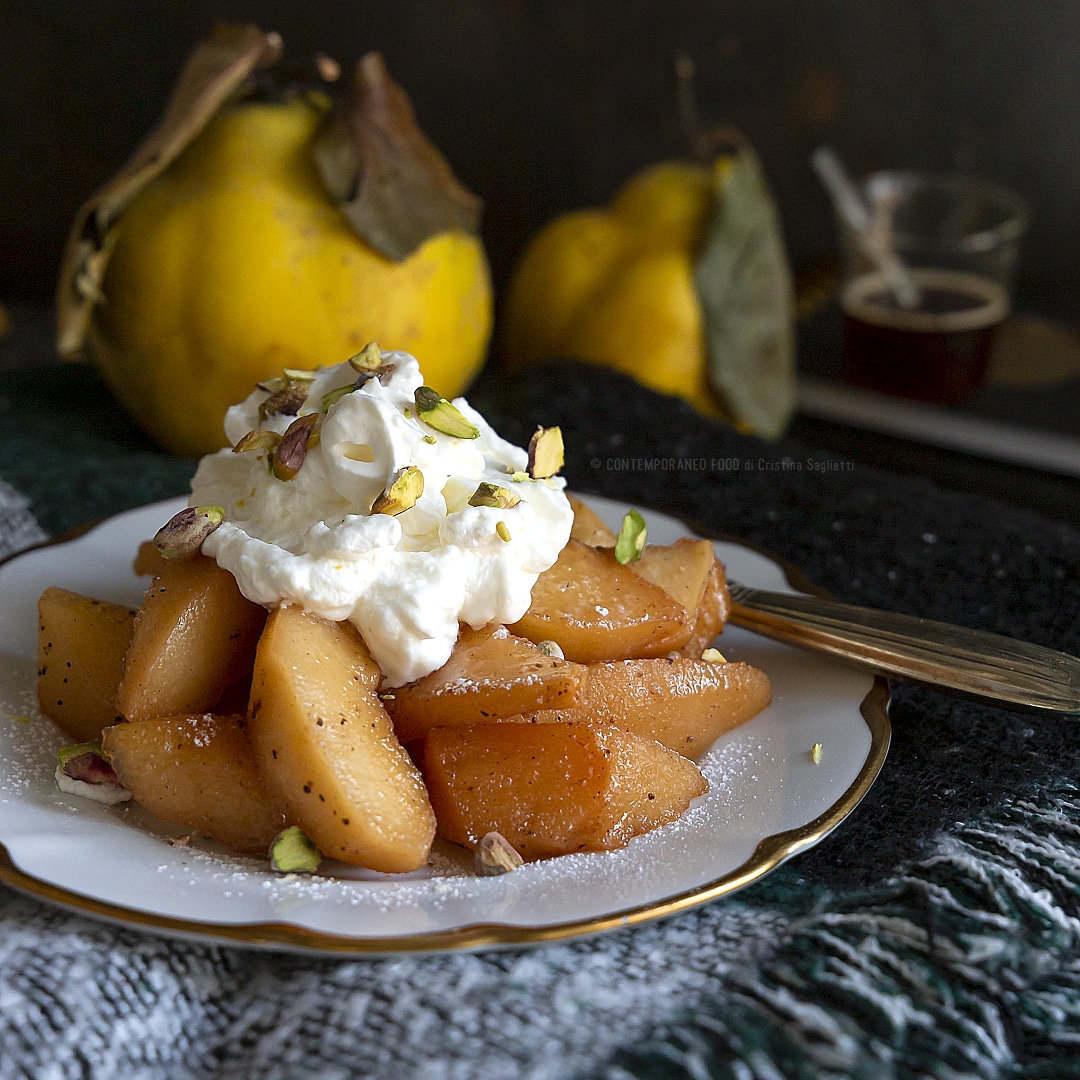 mele-cotogne-alla-cannella-con-panna-lucida-pistacchi-dessert-light-leggero-facile-contemporaneo-food