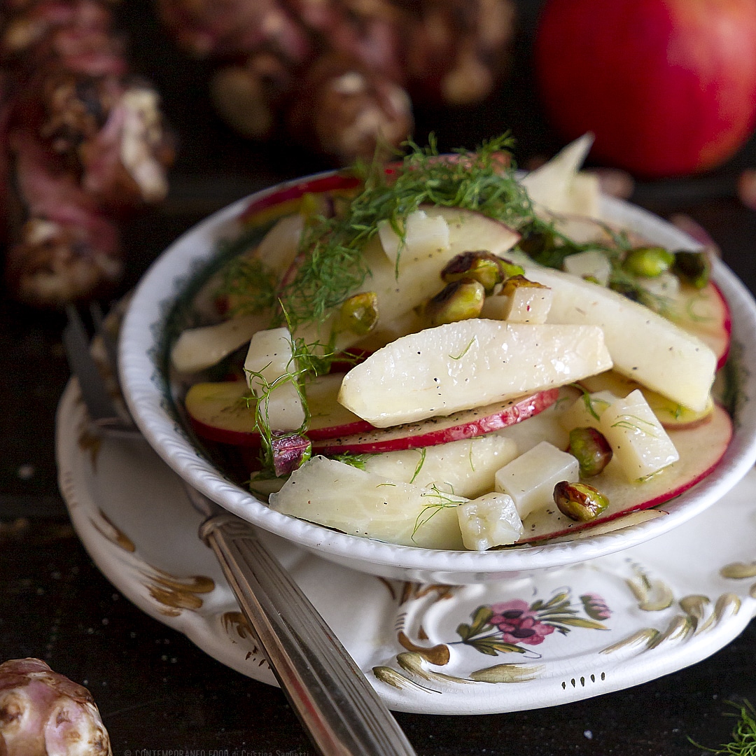 topinambur-in-insalata-con-mela-pecorino-pistacchi-ricetta-facile-veloce-vegetariana-light-detox-contemporaneo-food